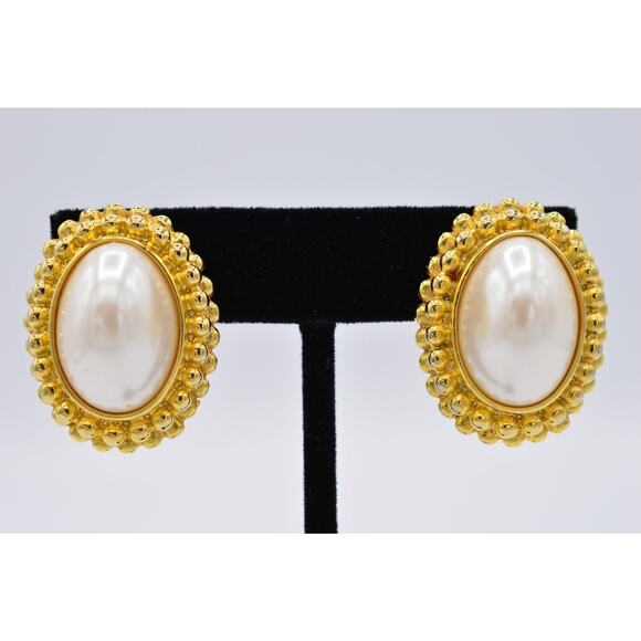Vintage Clip On Earrings Gold Oval Imitation Pearl Chunky Retro Bold 1980s BinAG - Picture 1 of 12